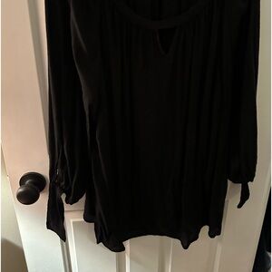 Cato’s black top, size 22/24W,